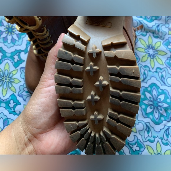 Women boots - Picture 2 of 3